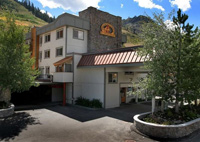 squaw valley medium priced hotel